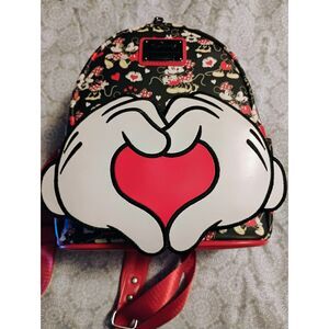 Loungefly Disney Mickey & Minnie "Love" Heart Hands Mini Backpack New with Tags